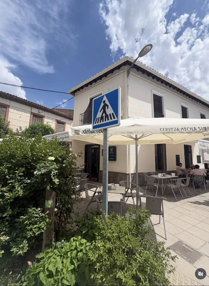 Terraza y fachada de Sin prisa, pero sin pausa en Santa Fe