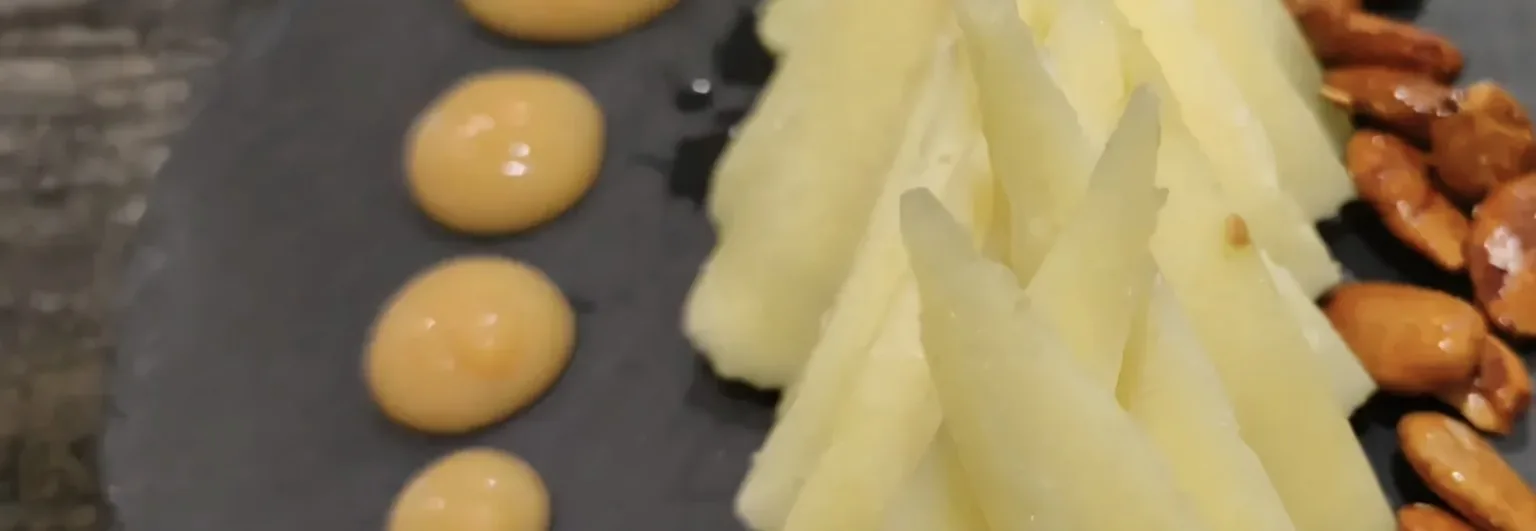 Detalle de queso y salsa